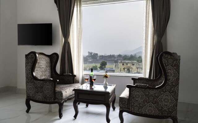 Revaas Hotel