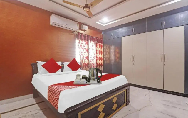 OYO Royal Stay Near Mantra Mall