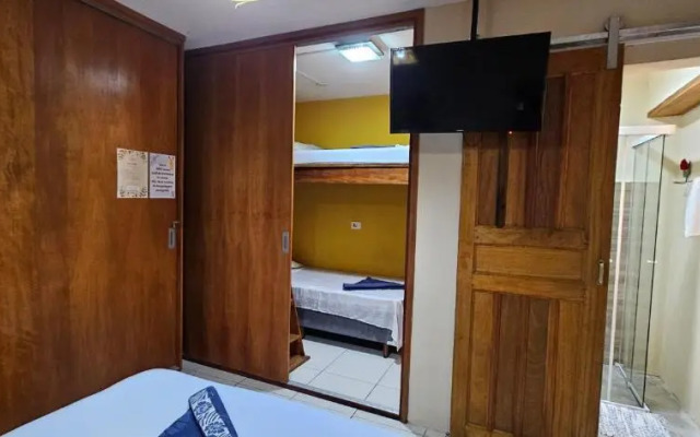 Quarto 100m da praia Pereque