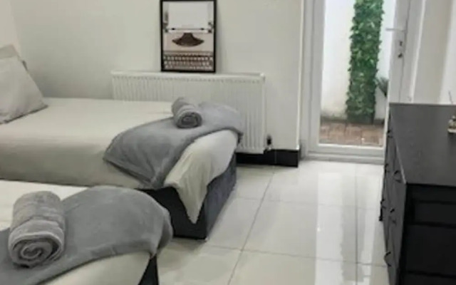 Urban, Sleeps 6 Private Garden-family Pet Friendly