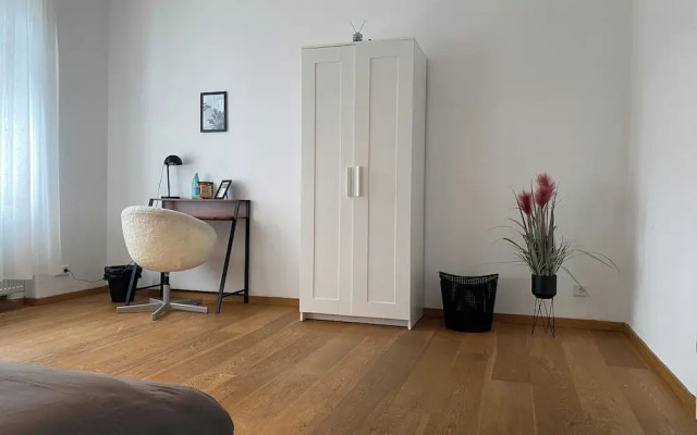 Room-spacious Room in Coliving Apartment