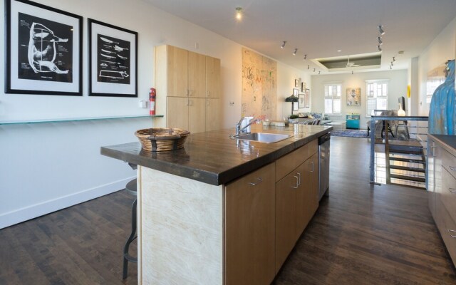 Applewood Suites - The Ossington Loft