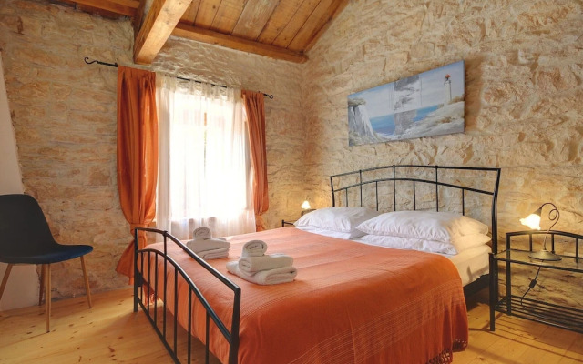 Villa in Batlug With Private Pool