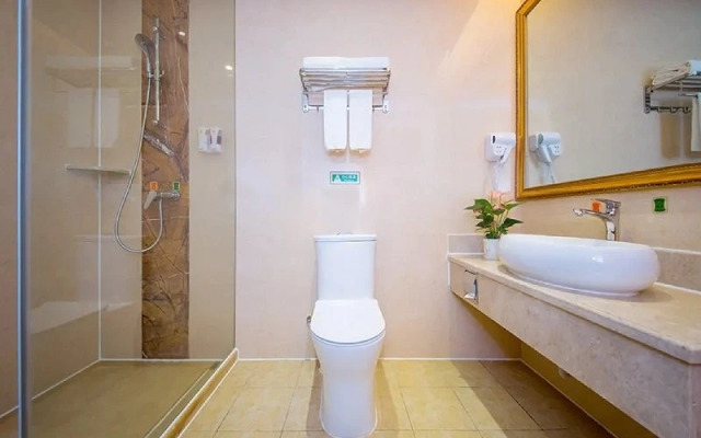 Vienna 3 Best Hotel (Wuhan Yellow Crane Tower Pengliuyang Subway Station)