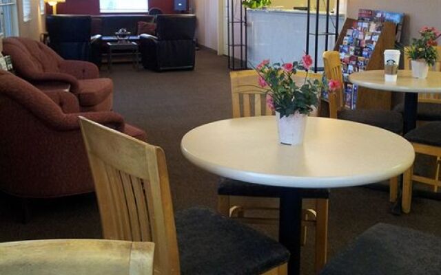 Stratus Suites - Boutique Hotel