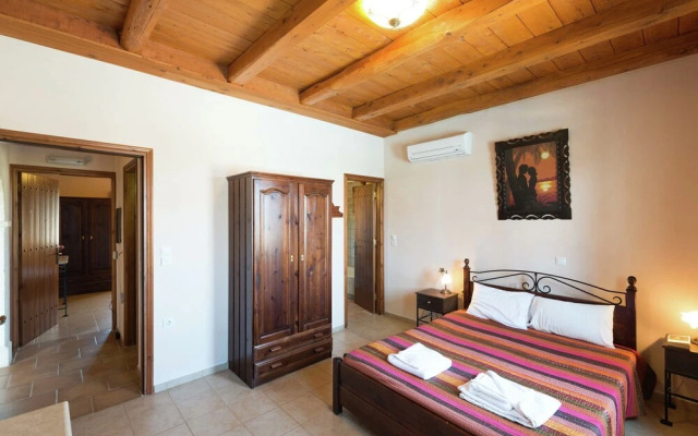 Villa with Private Swimming Pool near Gerani Sea Beach