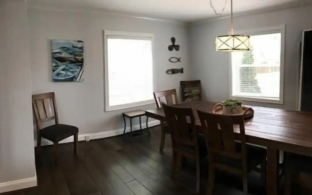 4977 Main Street 3 Bedroom Home by Redawning