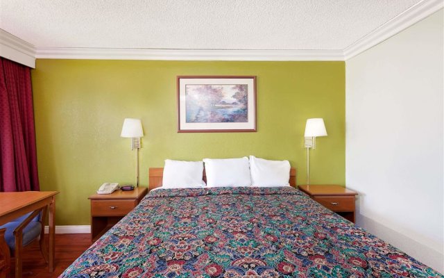 Days Inn and Suites Palmdale