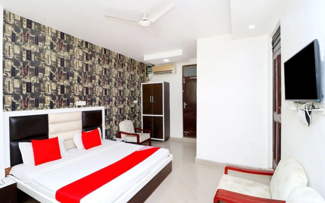 Hotel Plazza by OYO Rooms
