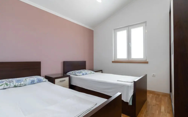 Modern Villa Near the Sea