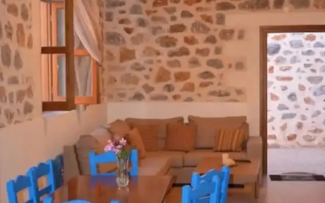 Stone Villa I in Petres