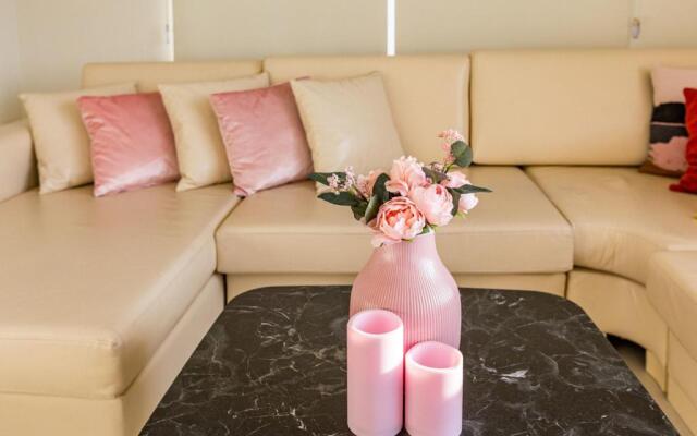 Cozy Apartment with Fascinating Bosphorus View in Uskudar