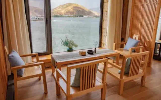 Waterside Beautiful villa