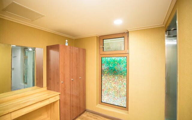 Geumsan Forest White Castle Pension