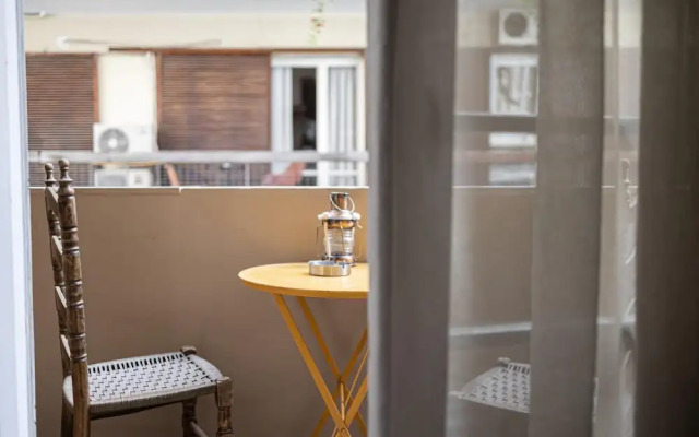 Ideal 4 bdr Apartment in Plaka for 10