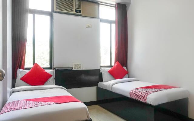 OYO 40687 Silver Star Executive