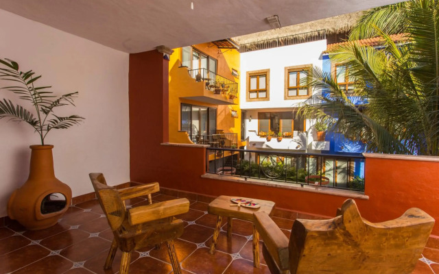 Casa Lotería -Pueblito Sayulita- Colorful, Family and Relax Experience with Private Parking and Pool