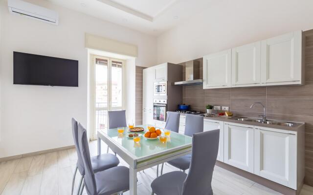 Chiara Modern Apartment by Wonderful Italy