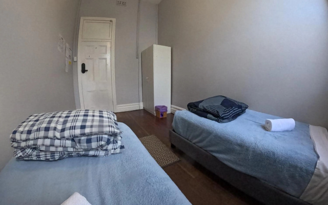 1849 Backpackers Hotel – Guest Rooms – Albany