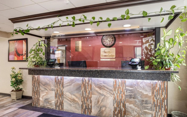 Econo Lodge Milwaukee Airport