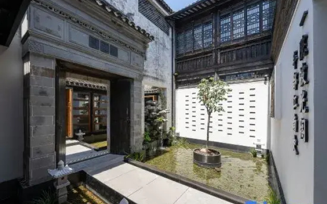 Boguang Pavilion · Jiangnan Charm Designer Homestay