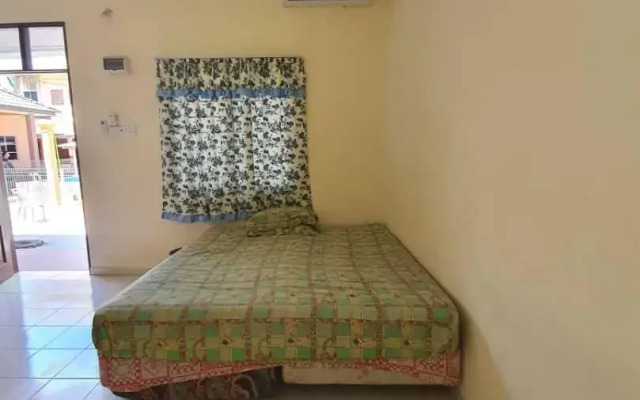 Sri Pantai Resort by OYO Rooms