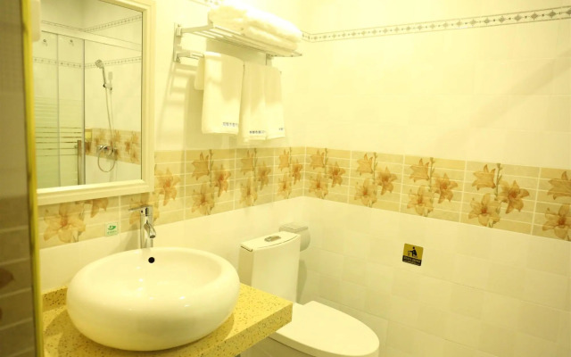 Q+ Nanxiong Xinhewan Business Hotel