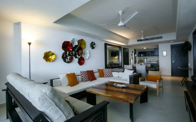 Wake Up To Sounds Of The Ocean Condo