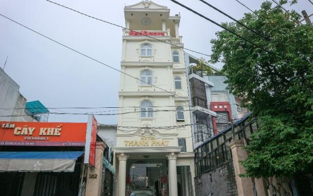 RedDoorz Premium @ Nguyen Oanh Street