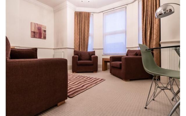 1 Bedroom in Kew Gardens - Clarendon Garden