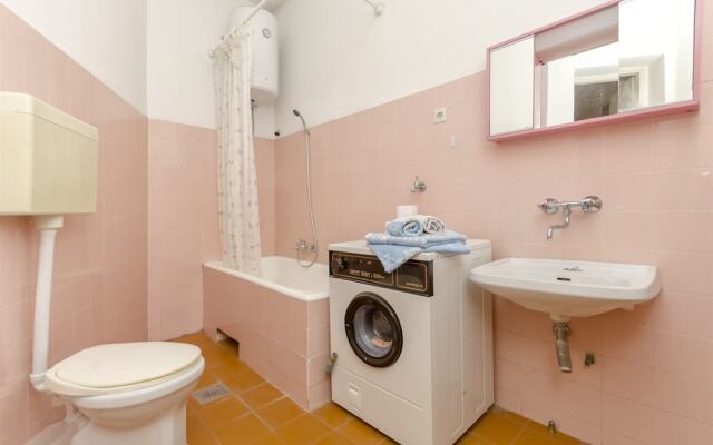 Apartment and Rooms Ive