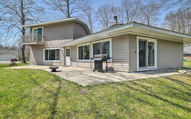 Close to 3 Ski Areas: Michigan Family Retreat!