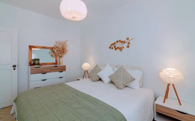 Holiday 1 Bed Apartment With Pool in Albufeira