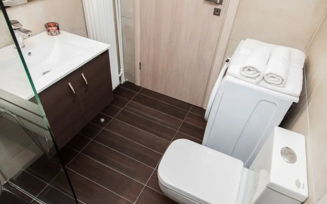 Restfull Fully Renovated Apartment in Thisio