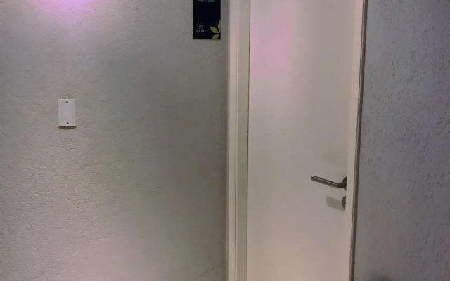 Hotel U.O.E.T.S.Y.L.R.A
