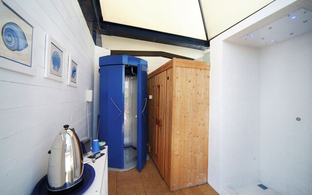 Lavish Apartment in Cattolica With Swimming Pool