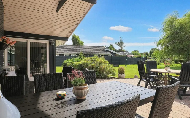 8 Person Holiday Home in Vaeggerlose