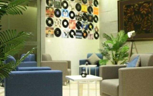Jiashan Hool Ywood Hotel