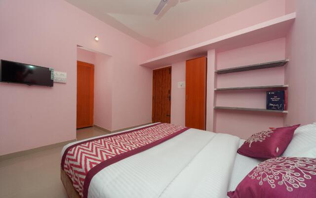 OYO 15702 Thulsi Residency