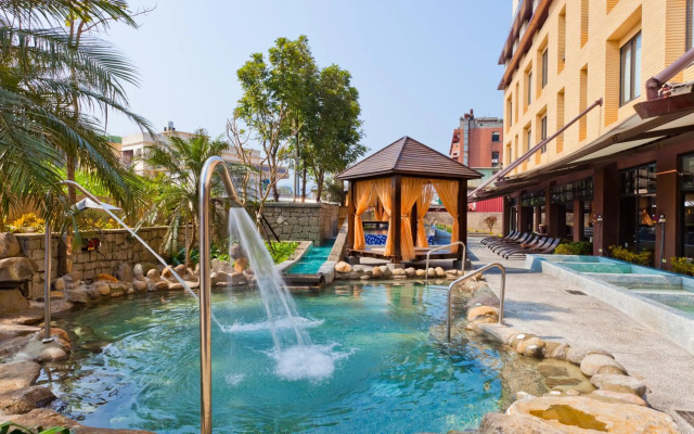 The Loft Seaside Suites
