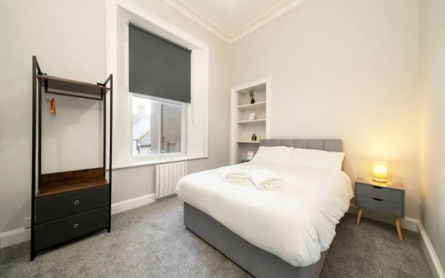 Lochside Apartment B