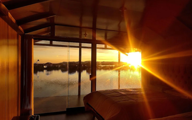 Uros Suma Jakana Lodge