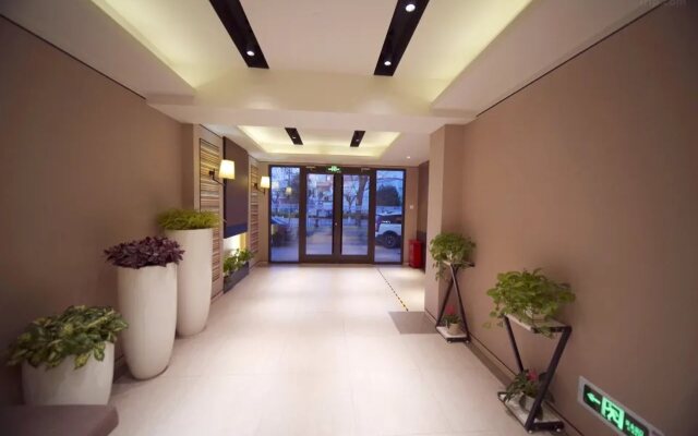 Home Inn Plus (Beijing Changping Government Street Metro Station)