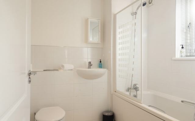 Spacious Townhouse Near the City Centre