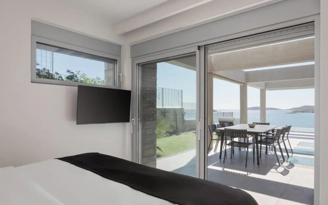 Luxurious Seafront Villa Karystos