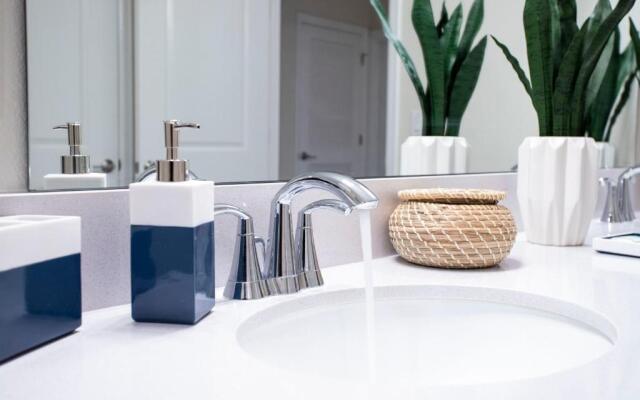 Amazing Home With Mickey Themed Decorated Bedroom Near Disney