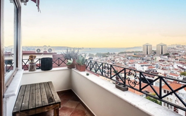 Apartment With Fascinating View in Besiktas