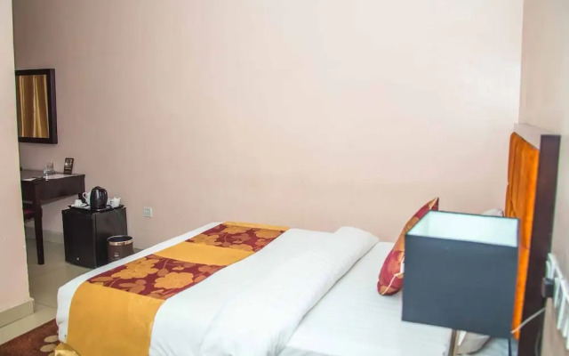 Royal Crest Hotel & Suites
