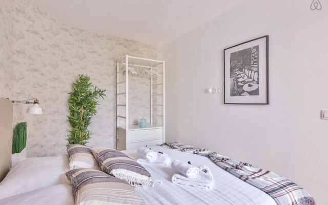 Family Apartment in Buttes Chaumont
