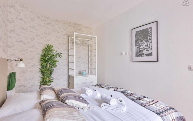 Family Apartment In Buttes Chaumont